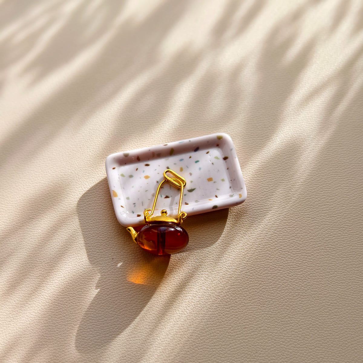 A Quiet Cup Amber-Coloured Teapot Pendant – Gold-Plated S925 Sterling Silver