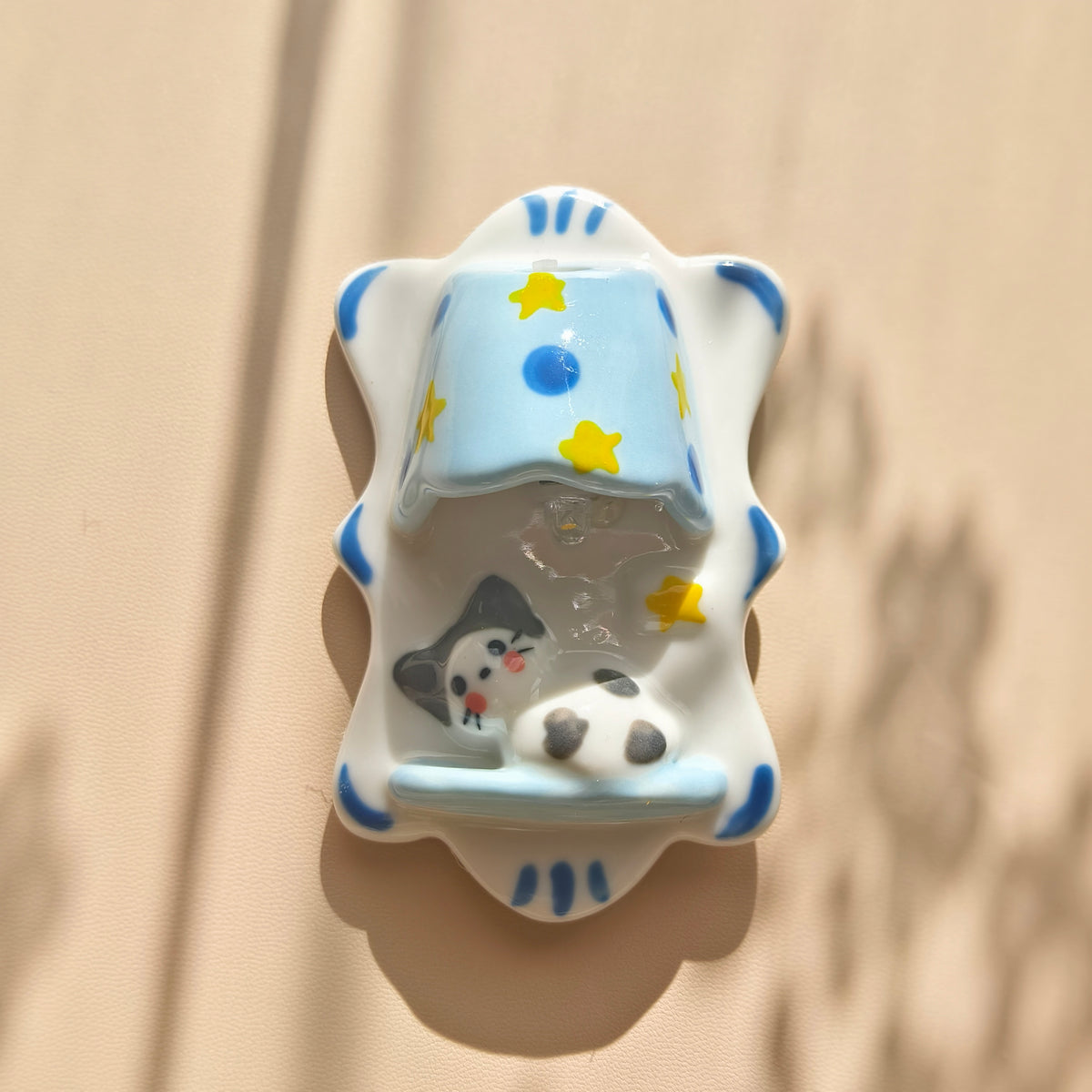 Starry Watch – Wide-Eyed Cat