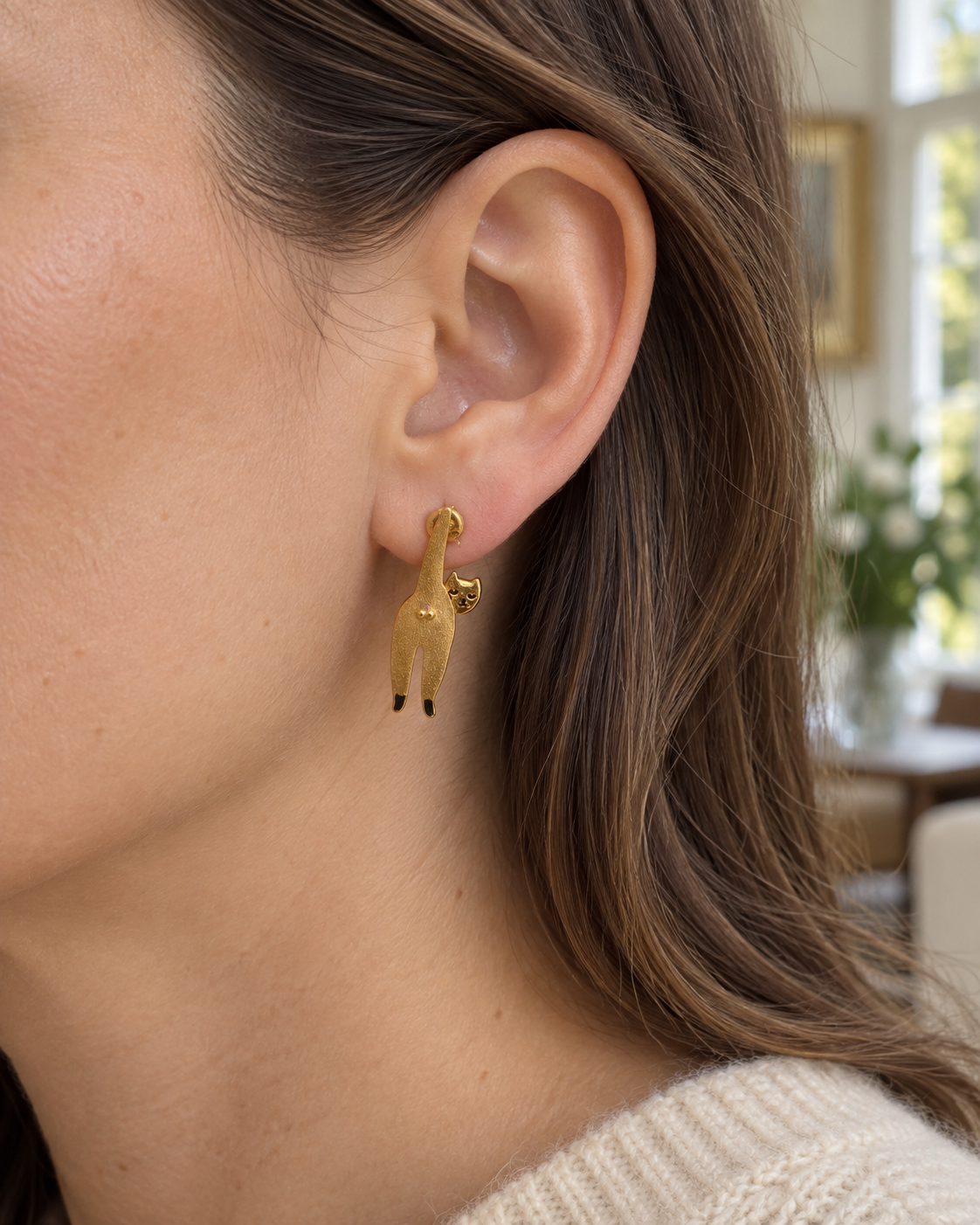 Playful Peekaboo Cat Stud Earrings – Gold-Plated S925 Silver