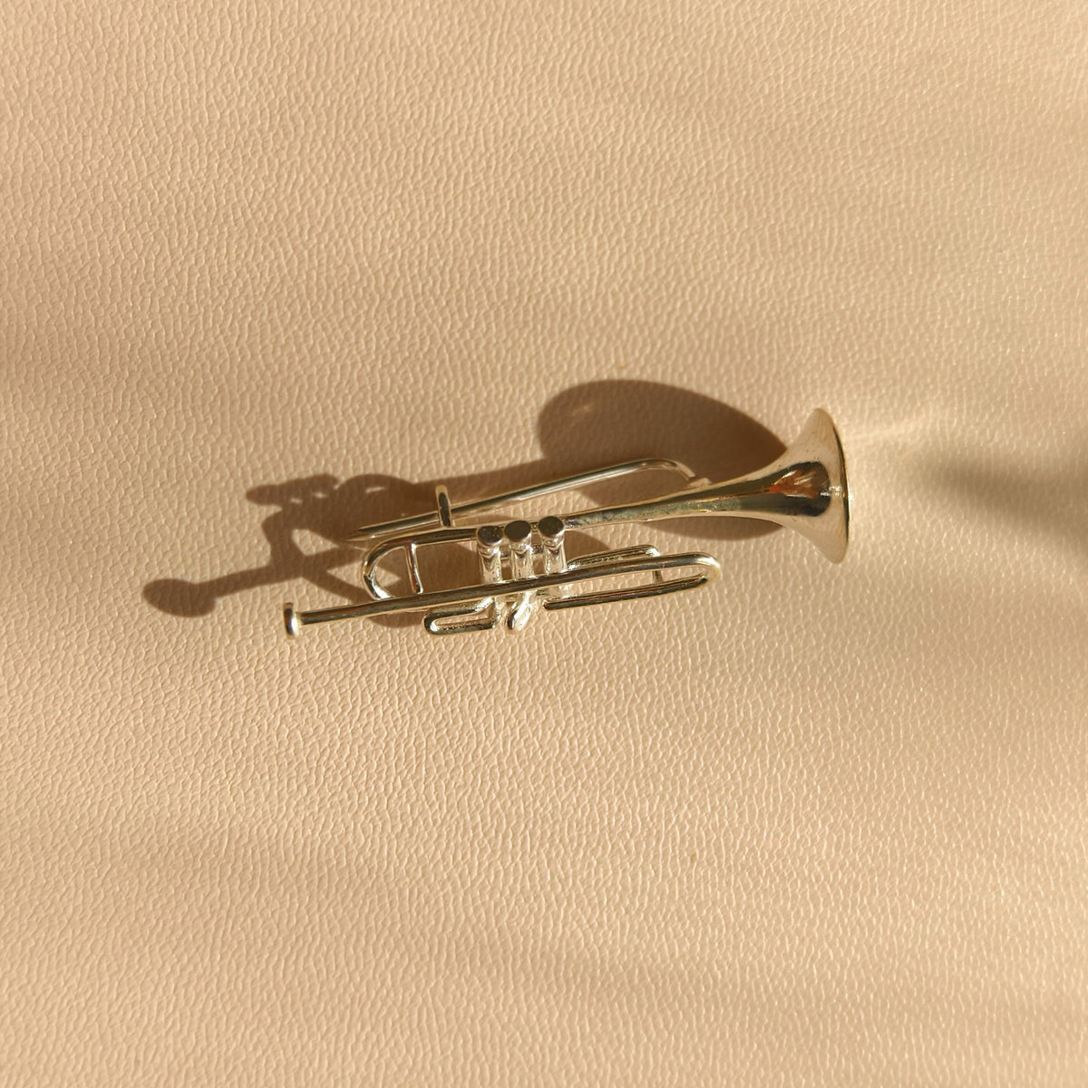 A Little Jazz Melody Trumpet Brooch – Polished Silver